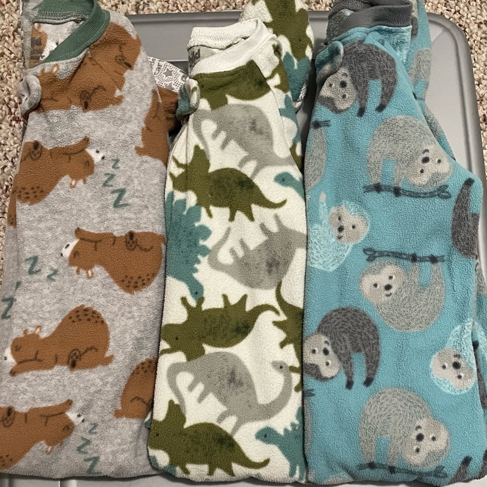 Bundle of 3 fleece Carters sleep and play pajamas